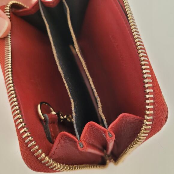 Gucci Logo Heart Charm Card Key Wallet Zip Monogram Red Patent Leather Compact - Picture 6 of 12